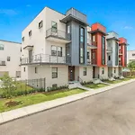 Stunning Living Near City Attractions