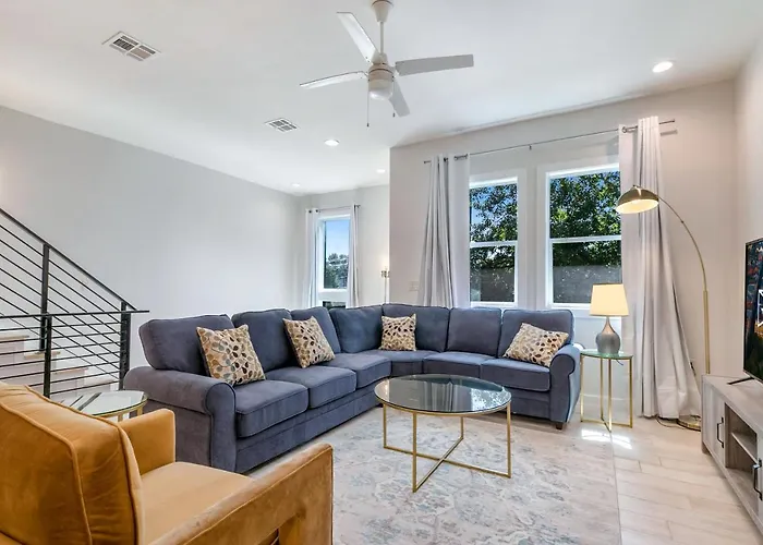 Stunning Living Near City Attractions