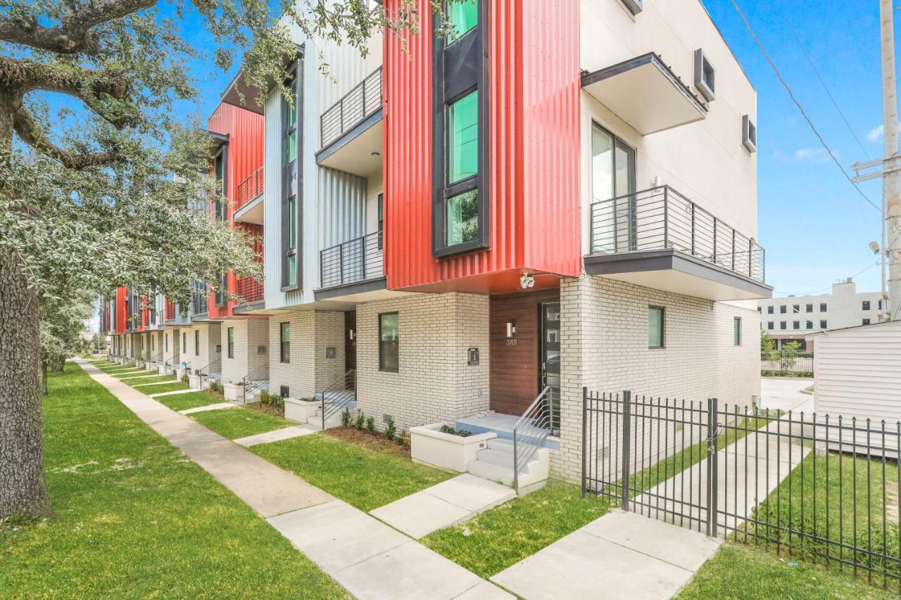 Stunning Living Near Attractions Apartment *