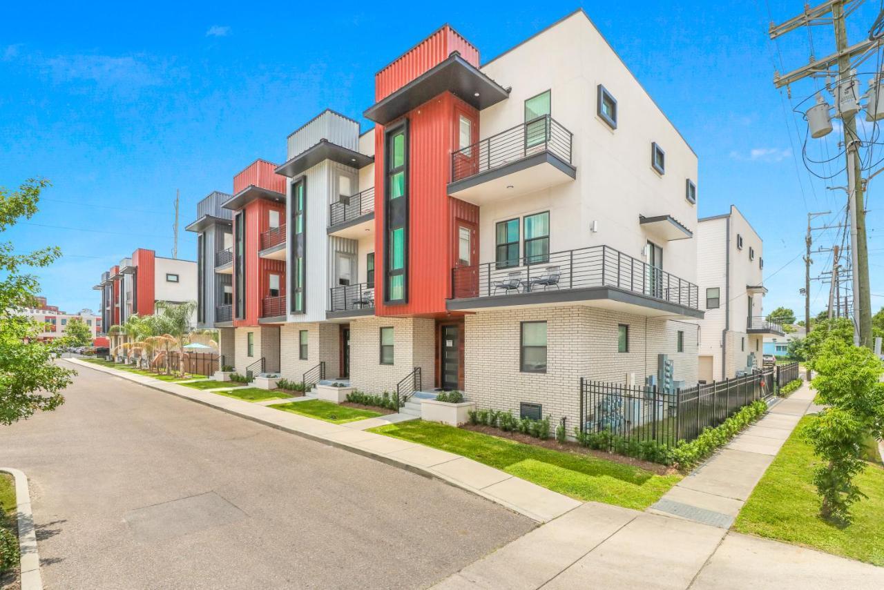 Stunning Living Near Attractions Apartment *