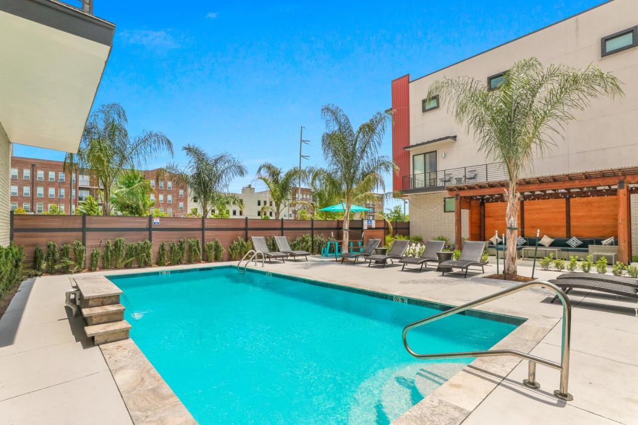 Stunning Living Near Attractions Apartment