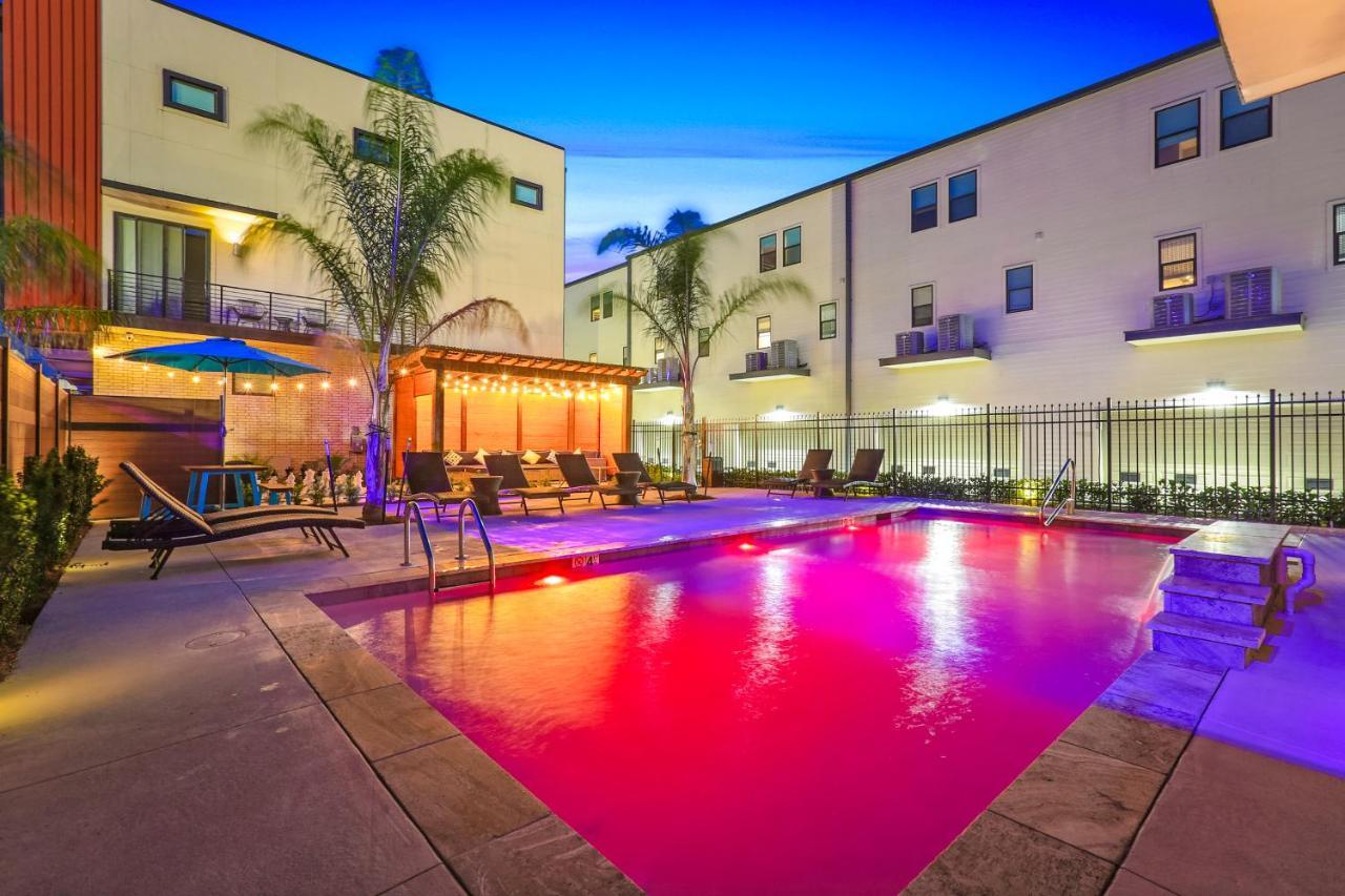 Apartment Stunning Living Near Attractions
