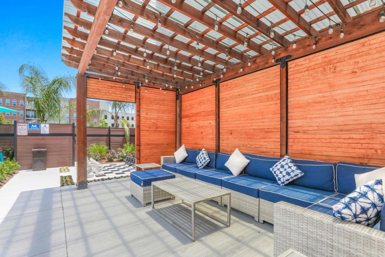 Stunning Living Near Attractions Apartment *