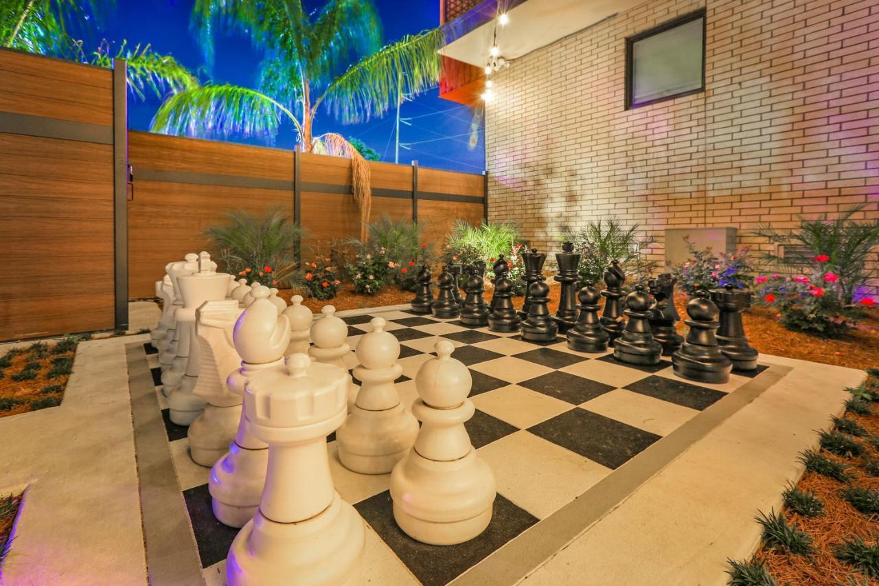 Stunning Living Near Attractions Apartment