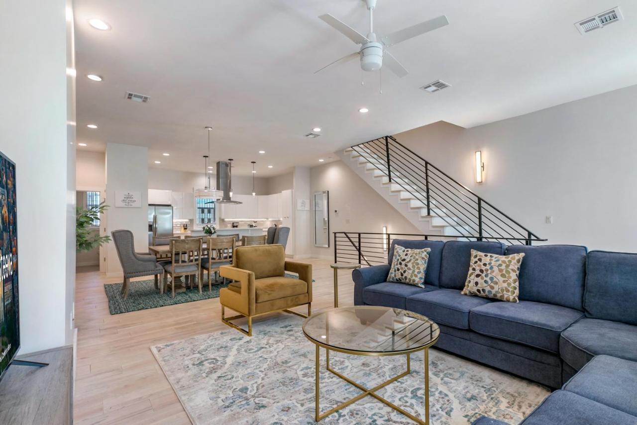 Apartment Stunning Living Near Attractions *