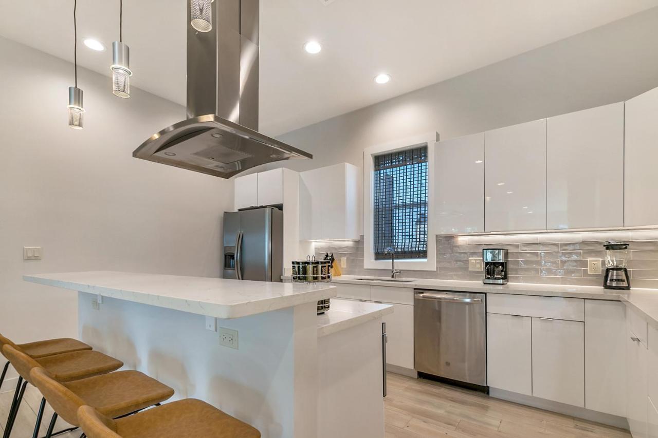 Stunning Living Near Attractions Apartment