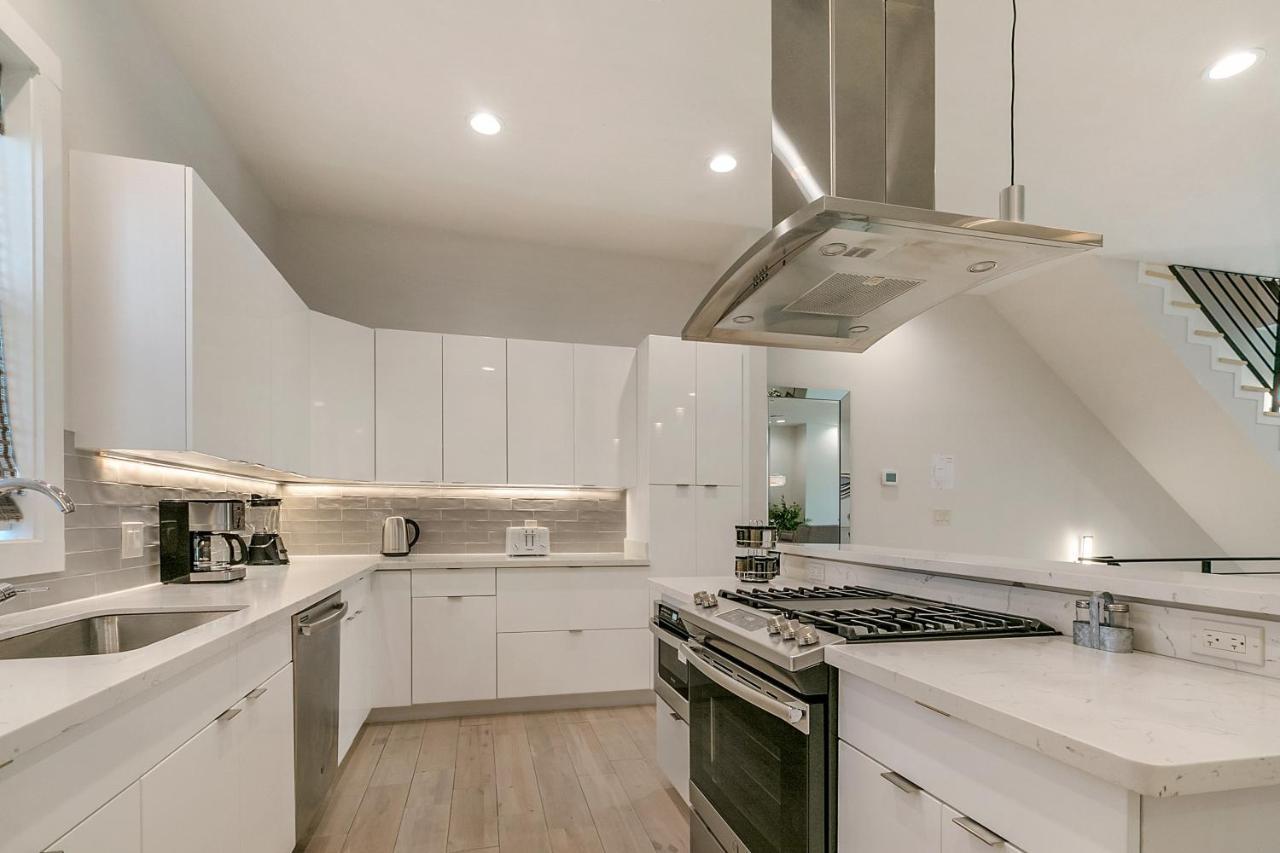 Stunning Living Near Attractions Apartment